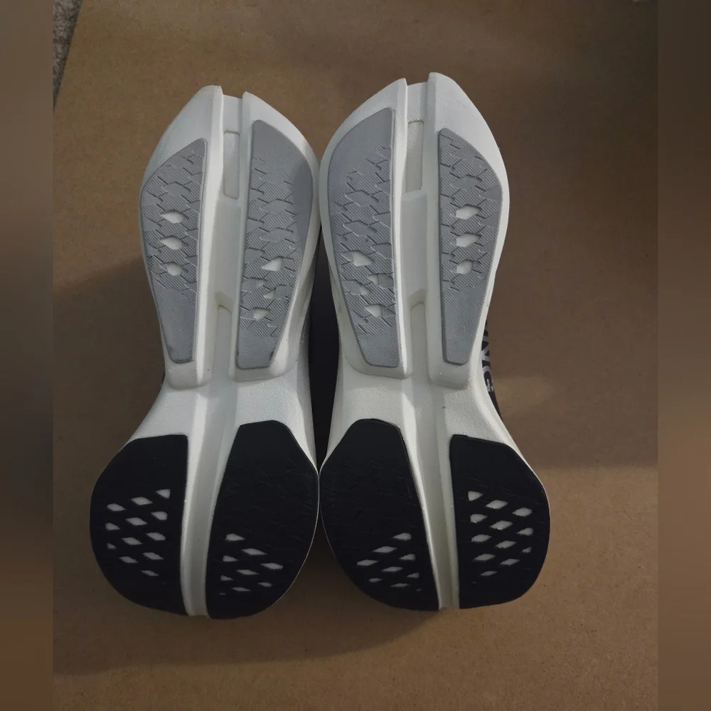 On Running Sneakers Cloudboom Strike 7.5 Women - Picture 10 of 13